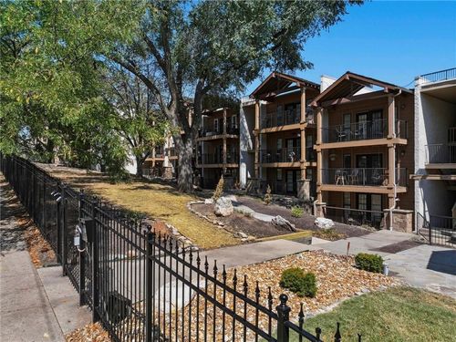 41-4727 Jarboe St, Kansas City, MO, 64112-1342 | Card Image