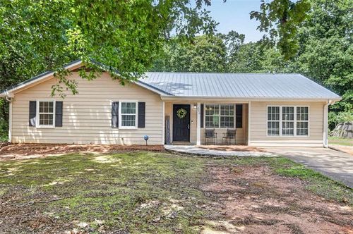 216 Brooks Ln, Winder, GA, 30680-2400 | Card Image