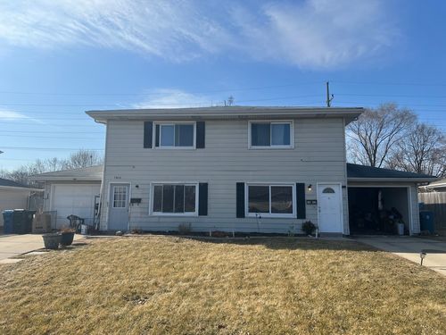 1060 & 1062 N Highland Avenue, Aurora, IL, 60506 | Card Image