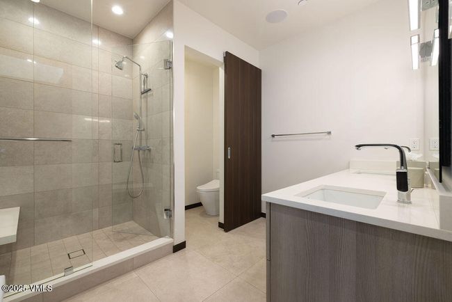Primary Bathroom | Image 12