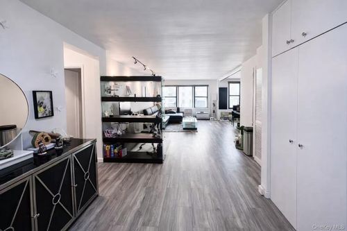 7e-140 7th Avenue, New York, NY, 10011 | Card Image