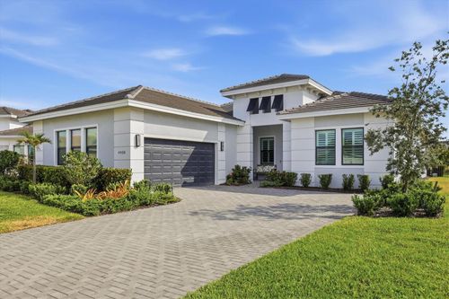 4950 Kiva Cir, LAKEWOOD RANCH, FL, 34211-1118 | Card Image