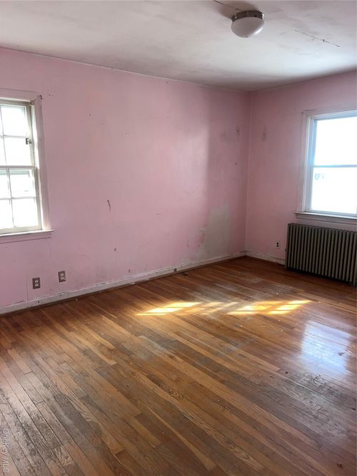 1132 Norbay St, Franklin Square, NY, 11010-1411 | Card Image