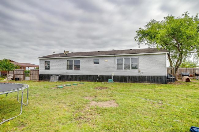 2909 Berry Patch Ln, House other with 3 bedrooms, 2 bathrooms and null parking in Joshua TX | Image 35