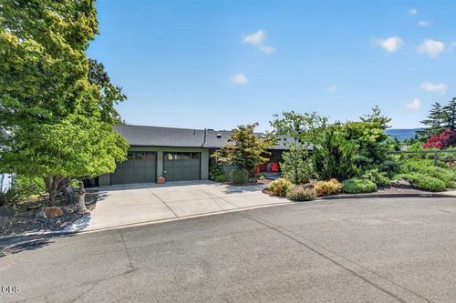 676 Cherry Ln, Ashland, OR, 97520-1504 | Card Image