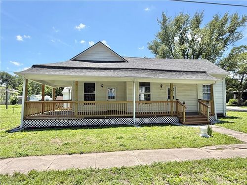 313 W Harrison St, Butler, MO, 64730-1417 | Card Image