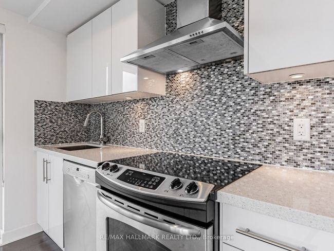 1702 - 58 Orchard View Blvd, Condo with 2 bedrooms, 1 bathrooms and null parking in Toronto ON | Image 12