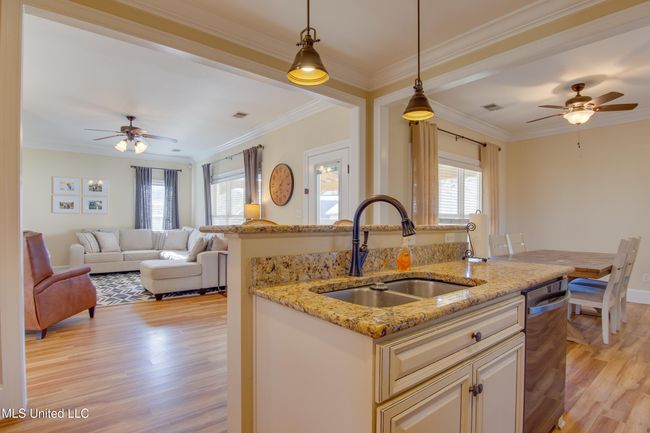 Kitchen | Image 12
