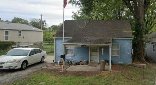 805 S Harkless St, Independence, MO, 64050-4628 | Card Image