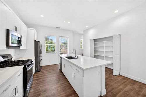 89-963 E Mason Ln, Anaheim, CA, 92805-6463 | Card Image