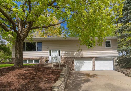 2220 Bossard Dr, Roseville, MN, 55113-4607 | Card Image