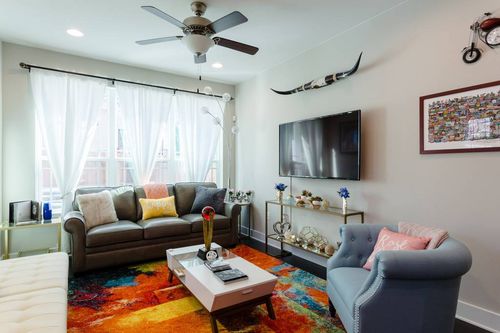 a-807 E 16th St, Austin, TX, 78702-1057 | Card Image