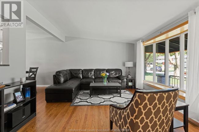 1568 St Gabriel Crt, Home with 3 bedrooms, 2 bathrooms and null parking in Windsor ON | Image 13