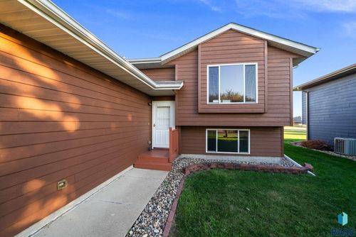 7909 W Wilson Dr Drive, Sioux Falls, SD, 57106 | Card Image