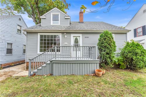 20160 Beachview Dr, Euclid, OH, 44117-2251 | Card Image