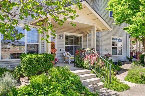 818 Pavilion Pl, Ashland, OR, 97520-9130 | Card Image