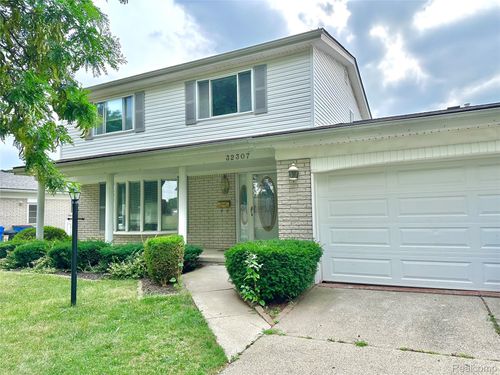 32307 Cambridge Dr, Warren, MI, 48093-1270 | Card Image