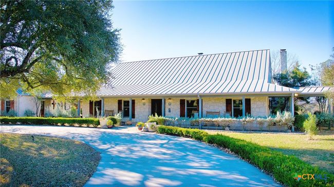 521 Bluff Creek Rd, Home with 3 bedrooms, 4 bathrooms and null parking in Center Point TX | Image 5