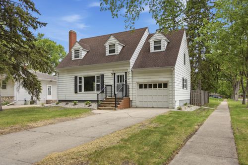 1101 11th St S, Moorhead, MN, 56560-3618 | Card Image