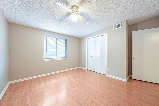 APT-209 - 2408 Longview St, Condo with 2 bedrooms, 1 bathrooms and 2 parking in Austin TX | Image 5