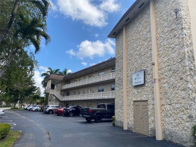 306 - 5100 Nw 35th St, Condo with 1 bedrooms, 1 bathrooms and null parking in Lauderdale Lakes FL | Image 1