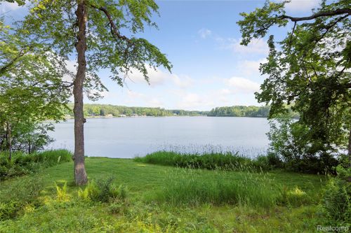 4300 W Bacon Rd, Hillsdale, MI, 49242-8205 | Card Image