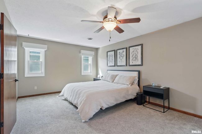 5952 Crow Valley Park Dr, Condo with 2 bedrooms, 2 bathrooms and null parking in Davenport IA | Image 20