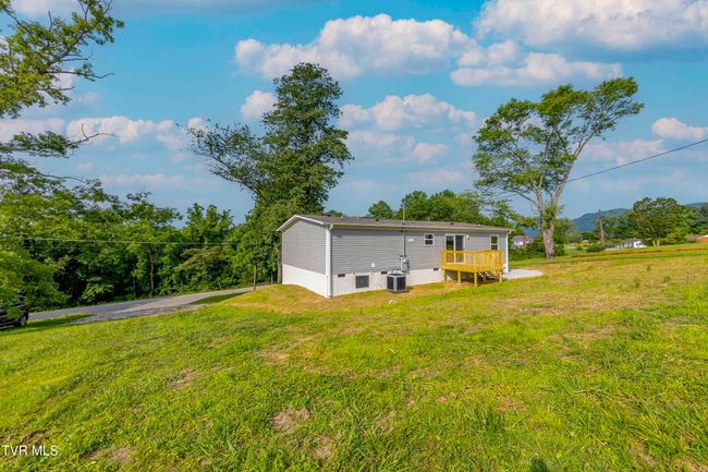 1826 Loop Rd, House other with 3 bedrooms, 2 bathrooms and null parking in La Follette TN | Image 26