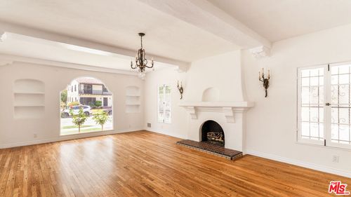 1063 S Genesee Avenue, LOS ANGELES, CA, 90019 | Card Image