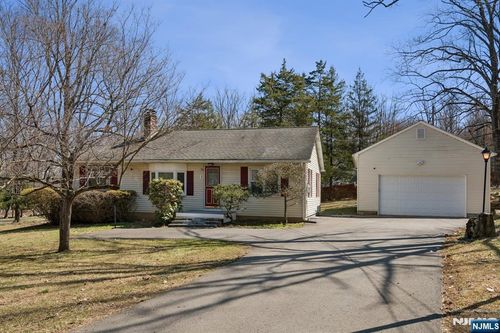 3 Morgan Ln, Belvidere, NJ, 07823-2702 | Card Image