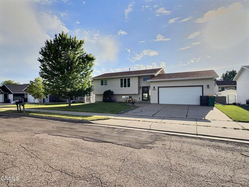 4009 36th Ave Nw, Mandan, ND, 58554-1224 | Card Image