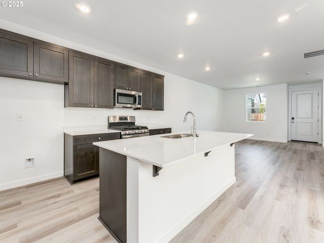 8431 Se Blanton St, House attached with 3 bedrooms, 3 bathrooms and 2 parking in Hillsboro OR | Image 9