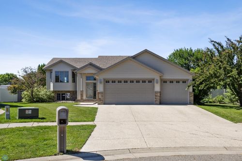 741 Wyndemere Dr, West Fargo, ND, 58078-4039 | Card Image