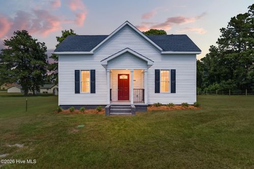 305 E Harnett Street, Benson, NC, 27504 | Card Image