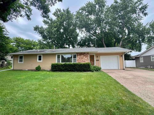 828 Eastgate Dr., Vermillion, SD, 57069 | Card Image