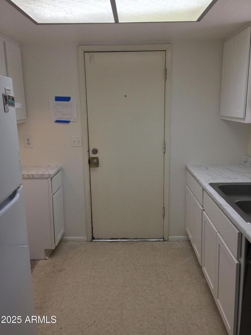 4-2034 W Lawrence Rd, Phoenix, AZ, 85015-1121 | Card Image