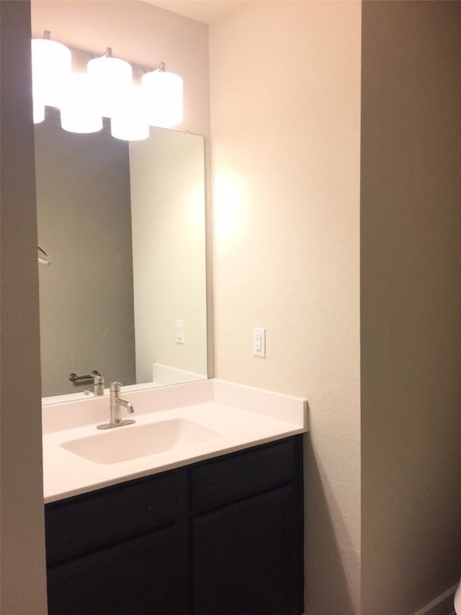 1057 W Sierra Vista Ct, Home with 3 bedrooms, 3 bathrooms and null parking in Midlothian TX | Image 10