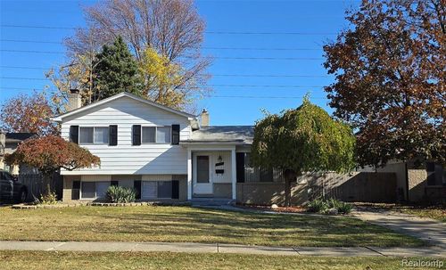 33828 Stonewood Dr, Sterling Heights, MI, 48312-6570 | Card Image