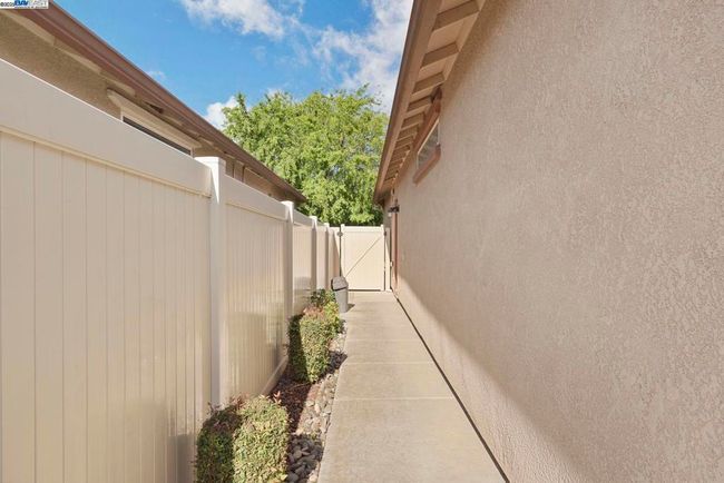 2961 Clear Point Way, House other with 2 bedrooms, 2 bathrooms and 2 parking in Manteca CA | Image 46