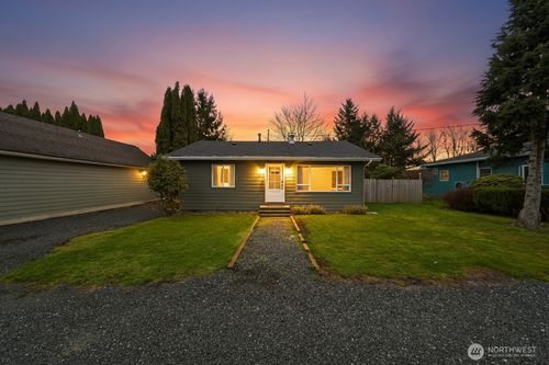 107 River St, Everson, WA, 98247-8236 | Card Image