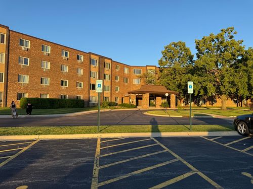 302-1375 Rebecca Dr, Hoffman Estates, IL, 60169-1043 | Card Image