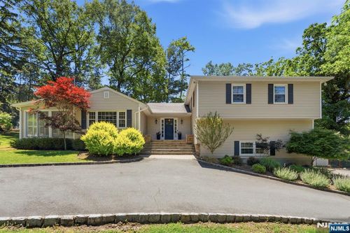 12 Wildwood Dr, North Caldwell, NJ, 07006-4418 | Card Image
