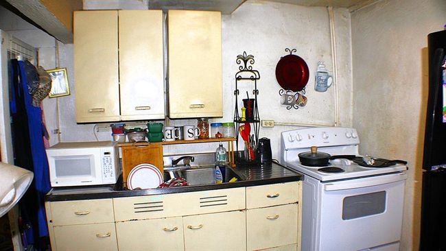 409 N Avenue D, Home with 2 bedrooms, 1 bathrooms and null parking in Waelder TX | Image 13