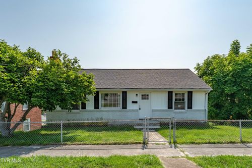 114 E Park Dr, Kingsport, TN, 37660-3804 | Card Image