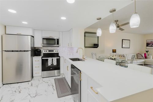 204-424 Se 10th St, Dania Beach, FL, 33004-4537 | Card Image
