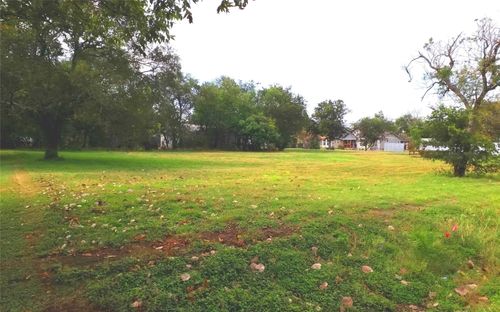 301 4th St, Eddy, TX, 76524-2637 | Card Image