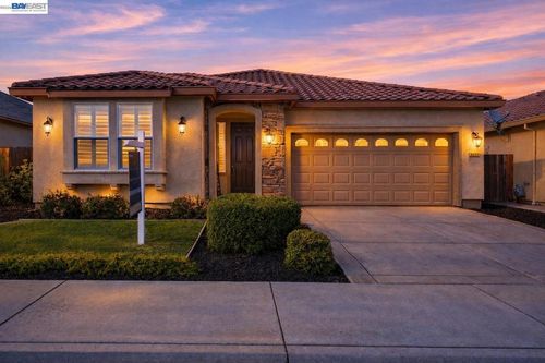 8219 Brookhaven Cir, Discovery Bay, CA, 94505-2687 | Card Image