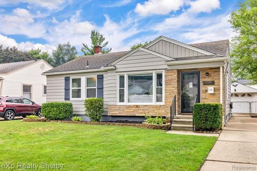 24030 Sherman St, Oak Park, MI, 48237-1823 | Card Image