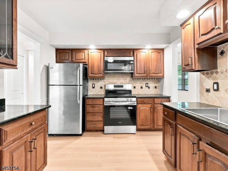 Residential Lease in Morris Plains Boro 5