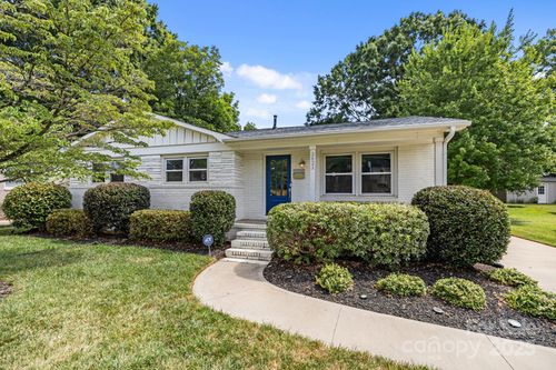 3821 Topsfield Rd, Charlotte, NC, 28211-2017 | Card Image